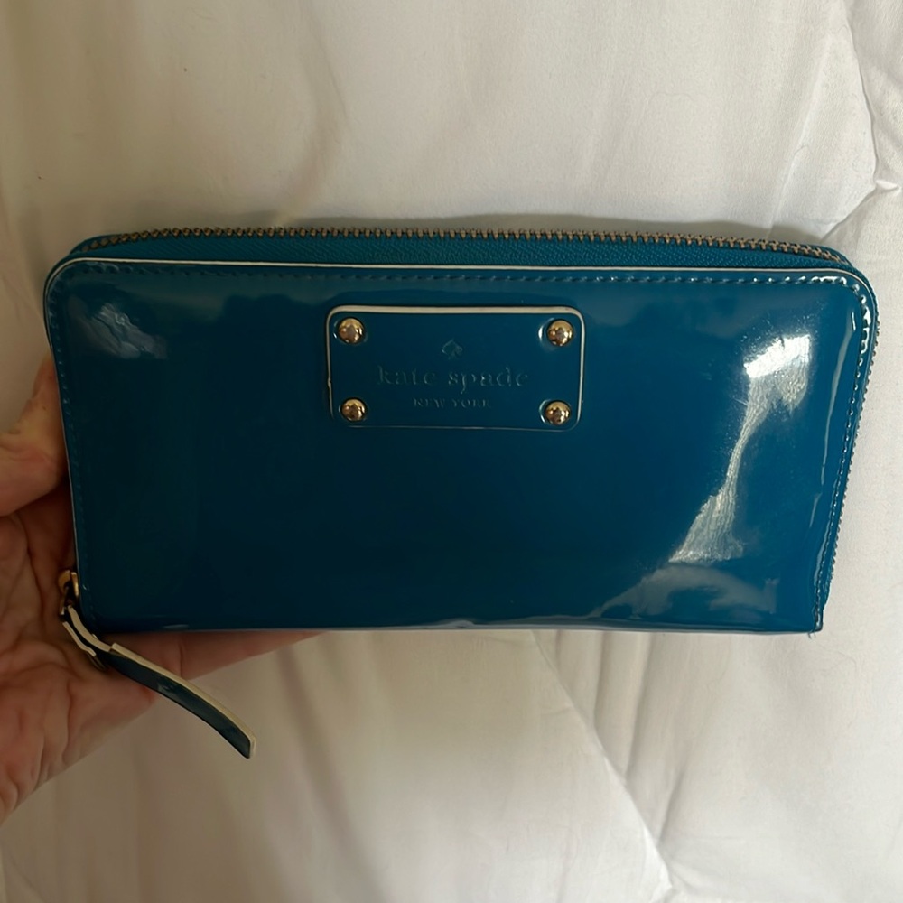 VGUC Kate Spade patent leather teal zippy wallet